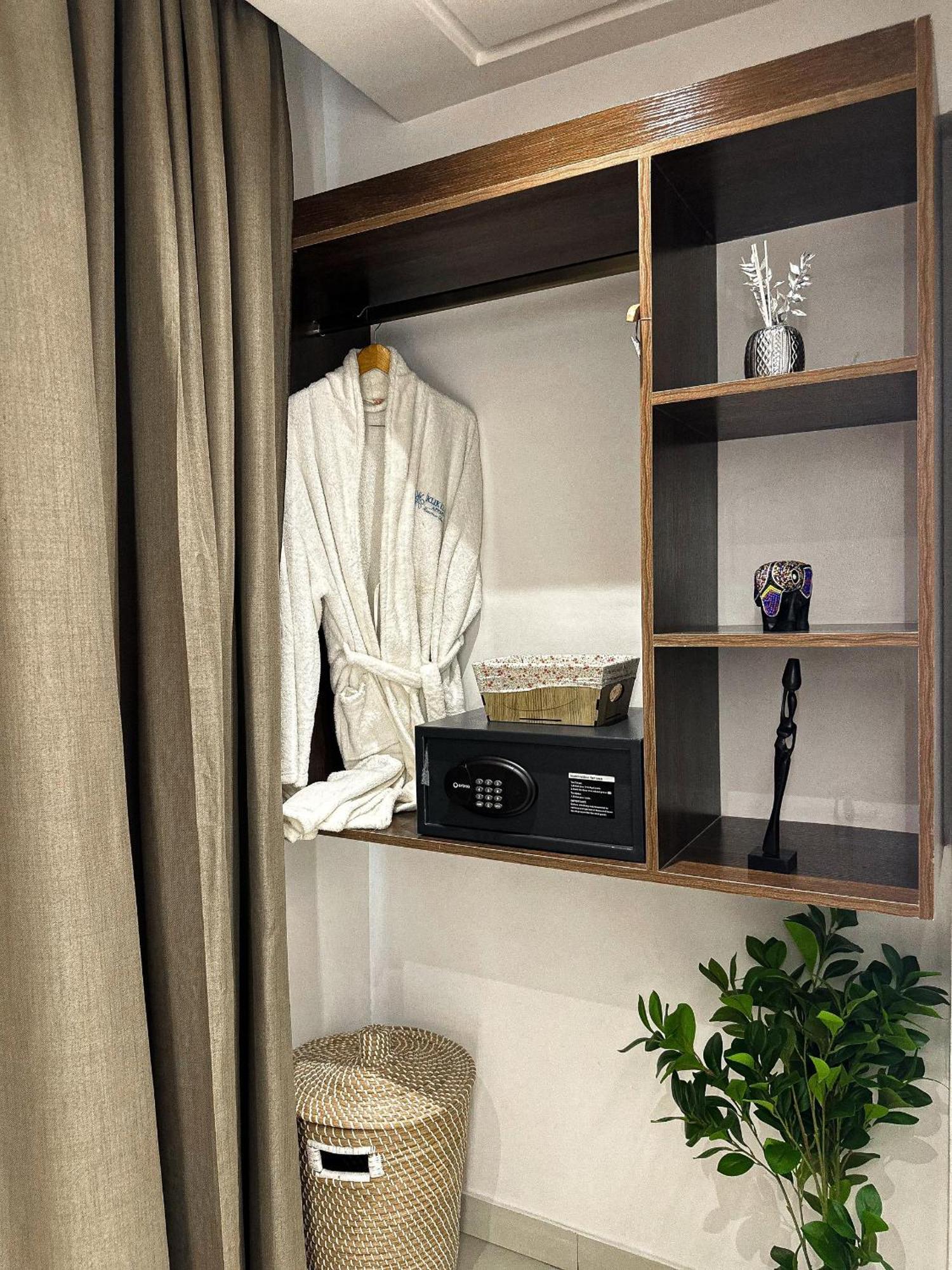 Klik Klak Appart Hotel Cotonou Extérieur photo